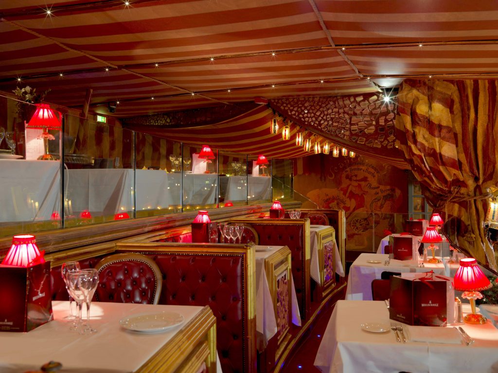 Balcon impérial corbeilles Moulin Rouge